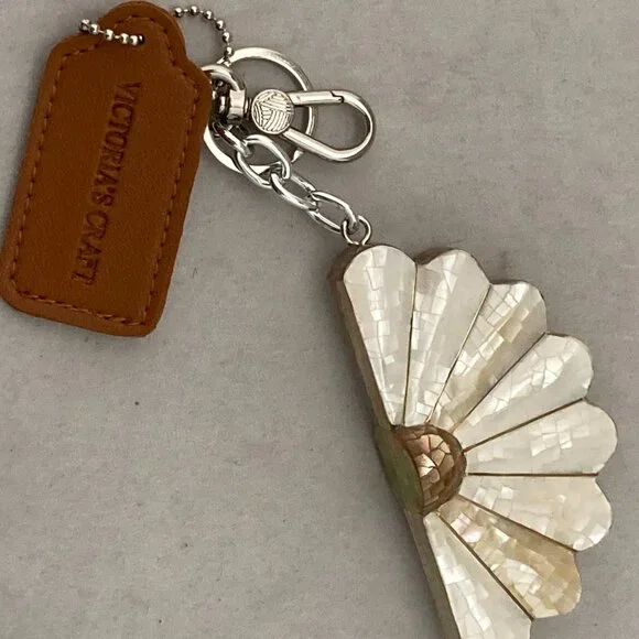 Victoria Craft Keychain - Picture 2 of 4